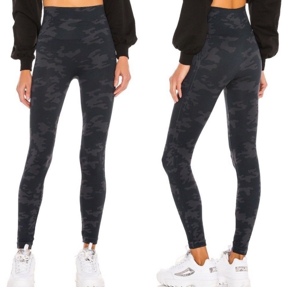 SPANX Look At Me Now Camo Seamless Leggings S - Picture 1 of 8